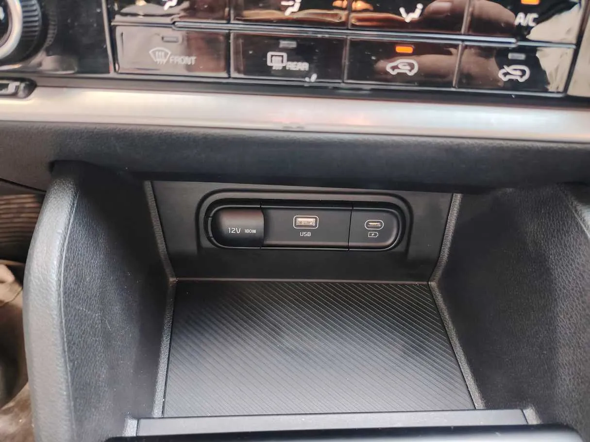 Car image 28