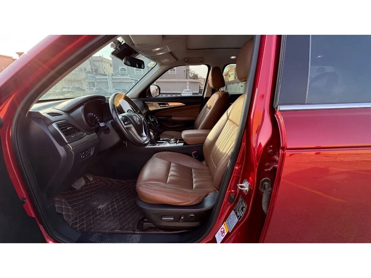 Car image 10