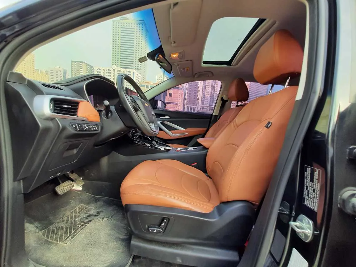 Car image 12