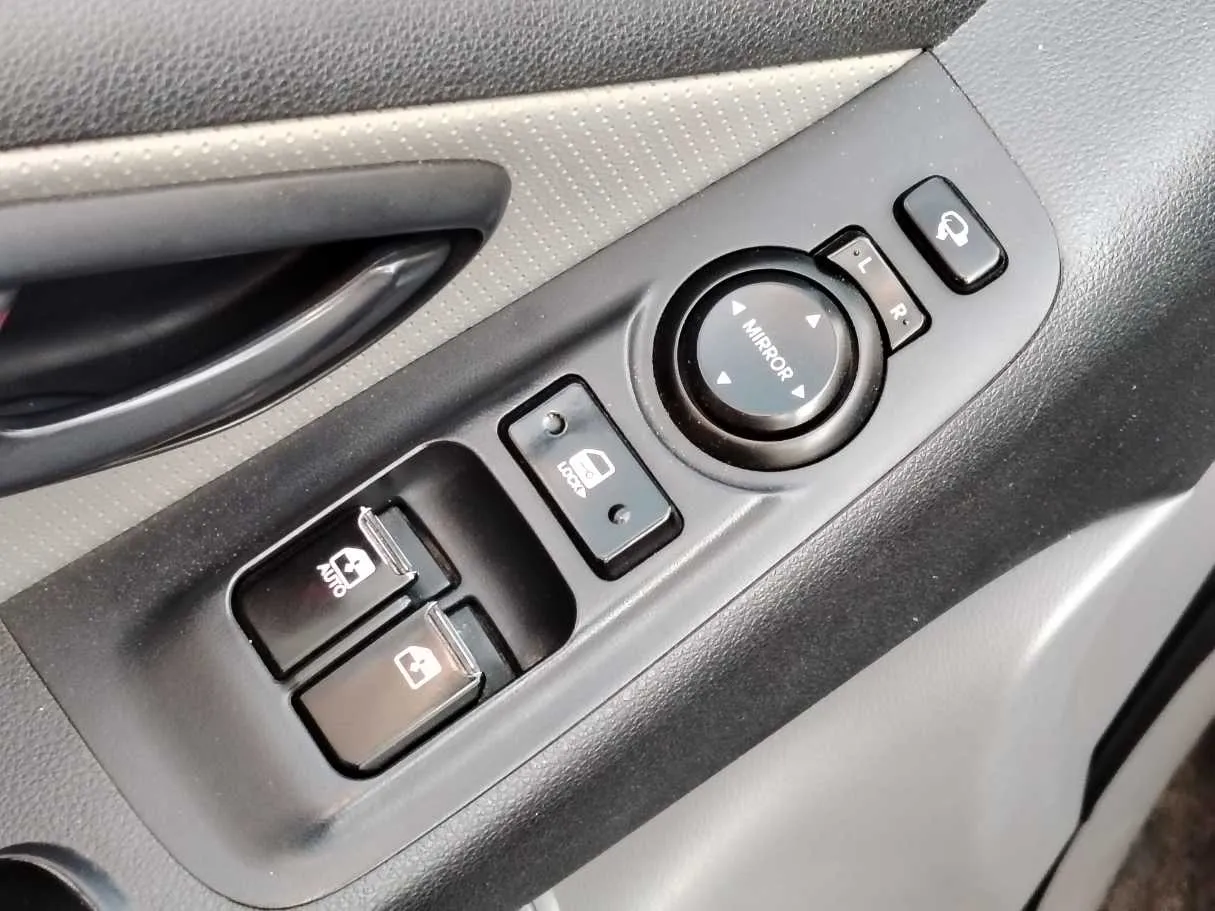 Car image 30