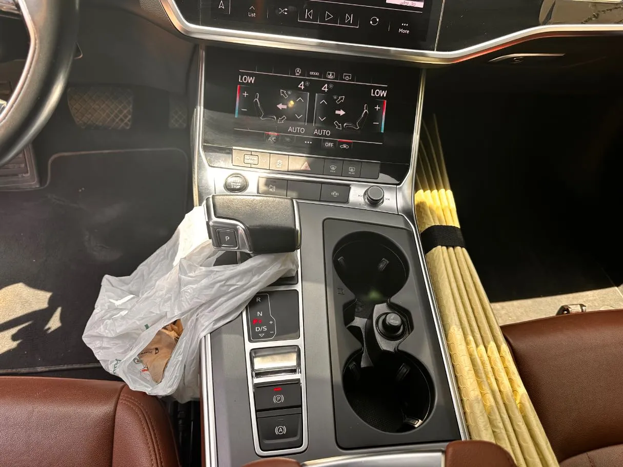 Car image 18