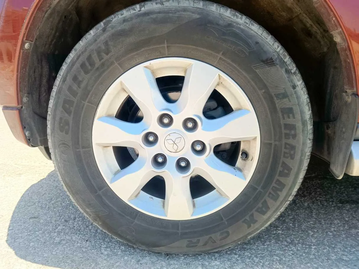 Car image 10