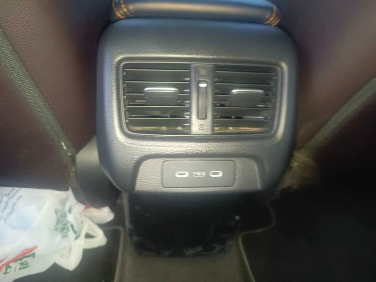 Car image 29
