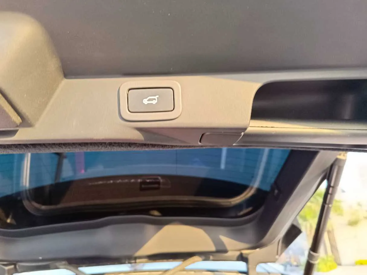 Car image 33