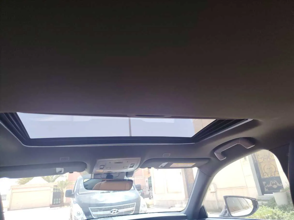 Car image 17