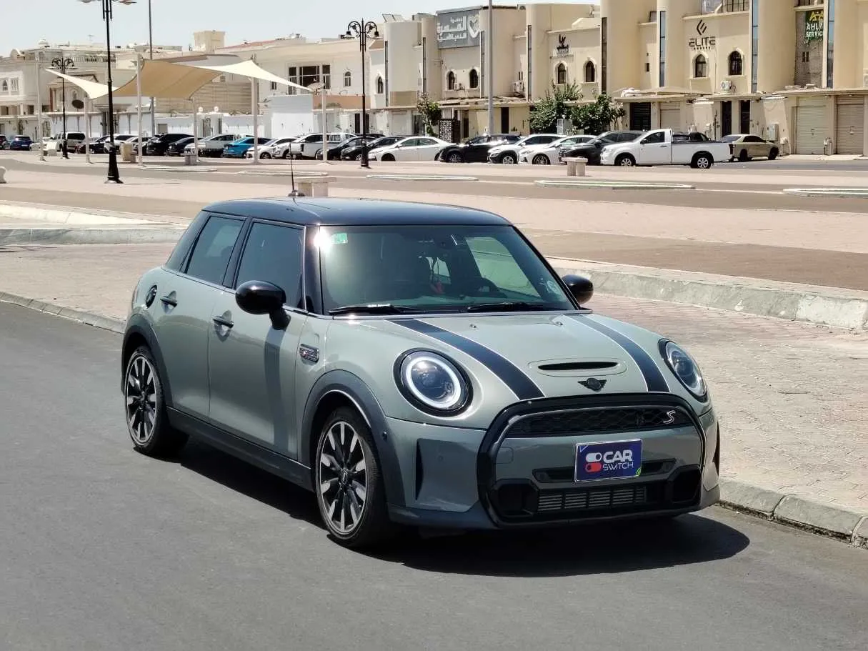 Car image 3