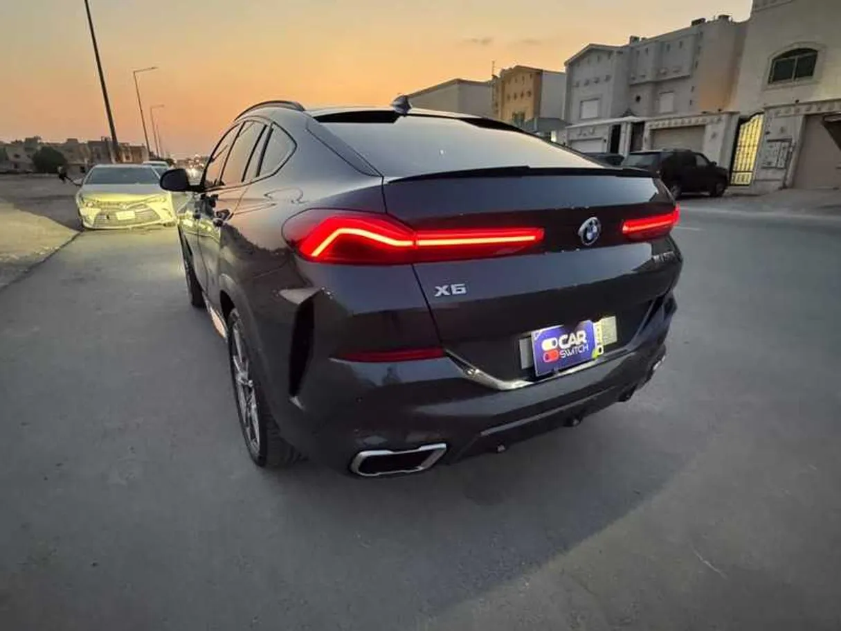 Car image 7