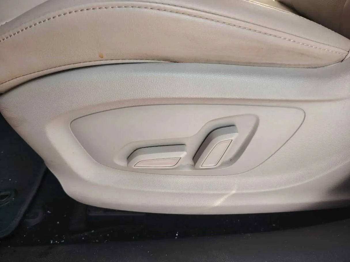 Car image 44