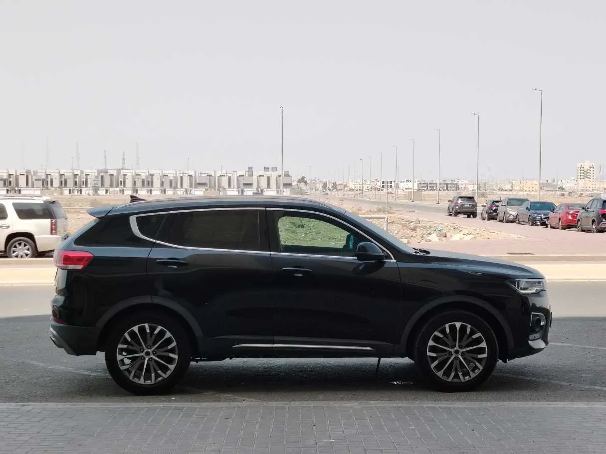 Car image 4