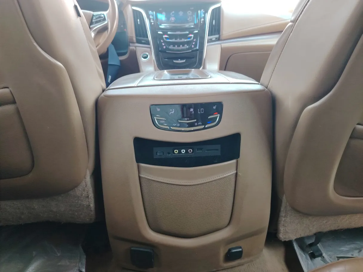 Car image 35