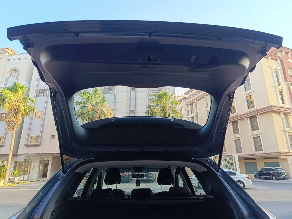 Car image 28