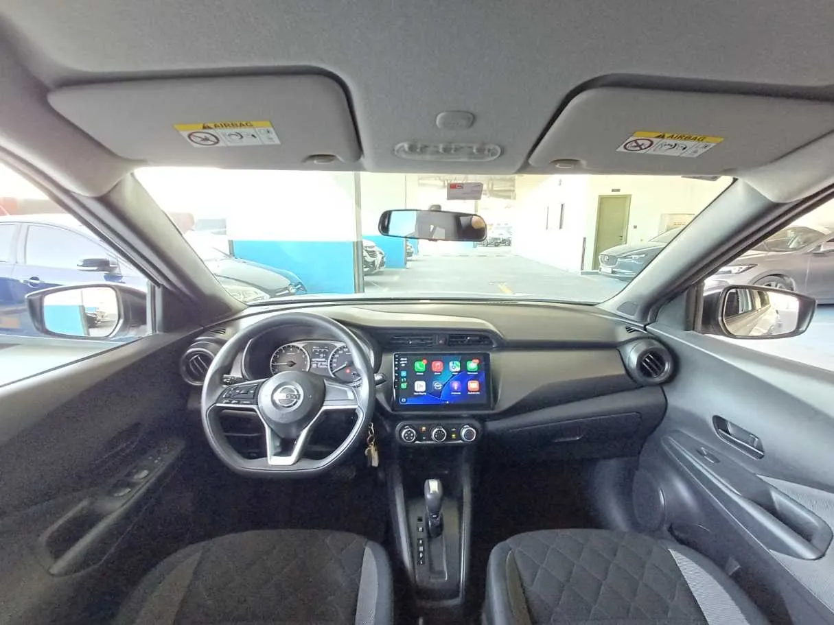 Car image 14