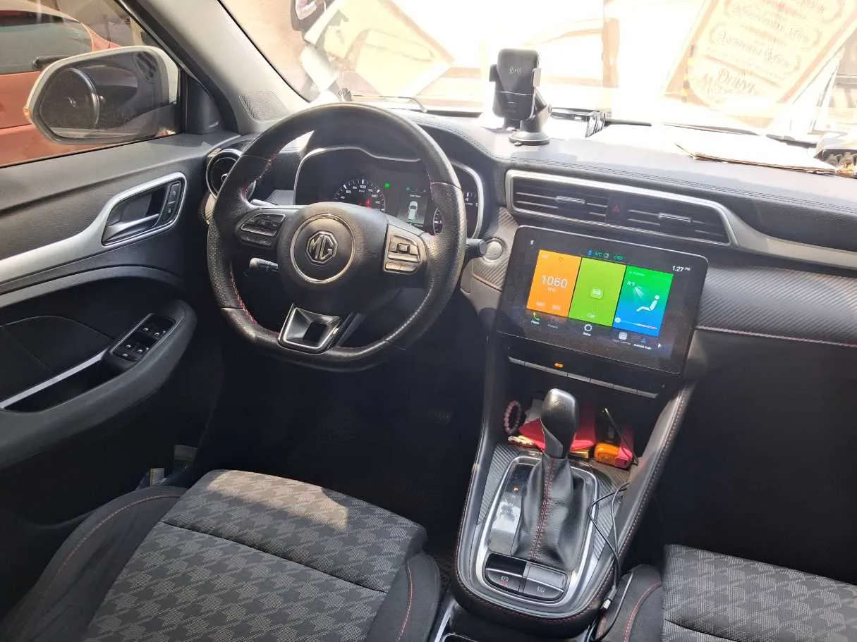 Car image 17