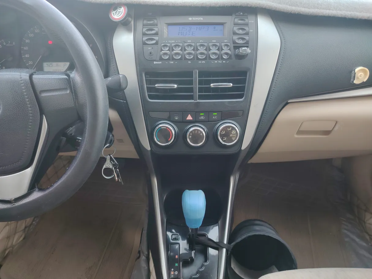 Car image 18