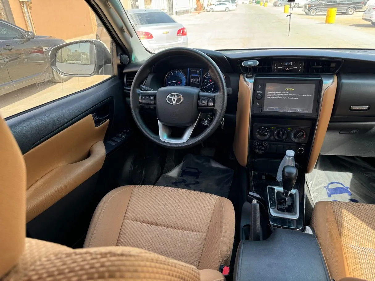Car image 16