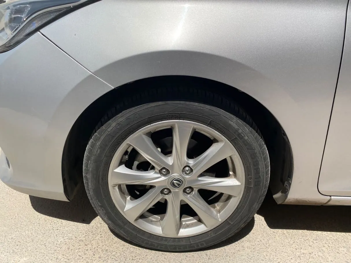Car image 10