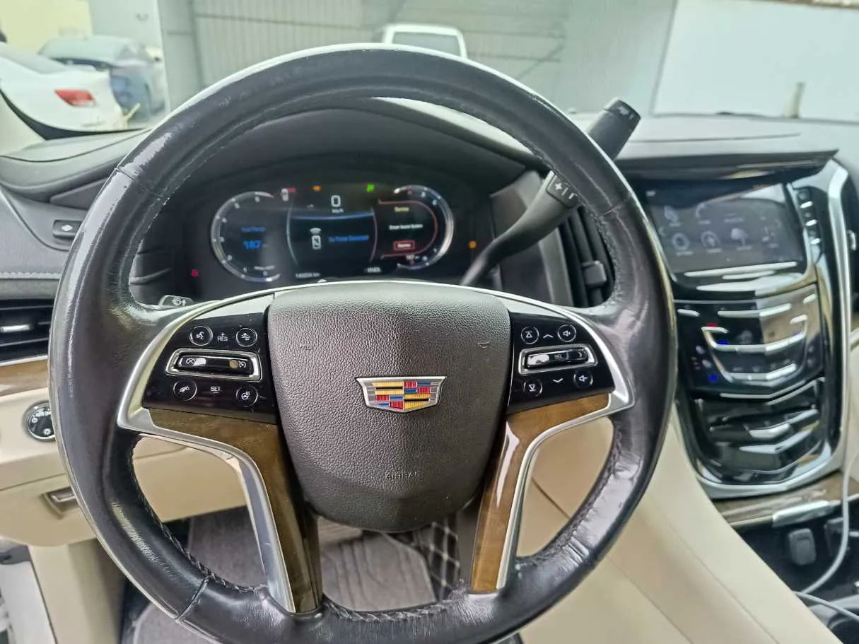 Car image 25