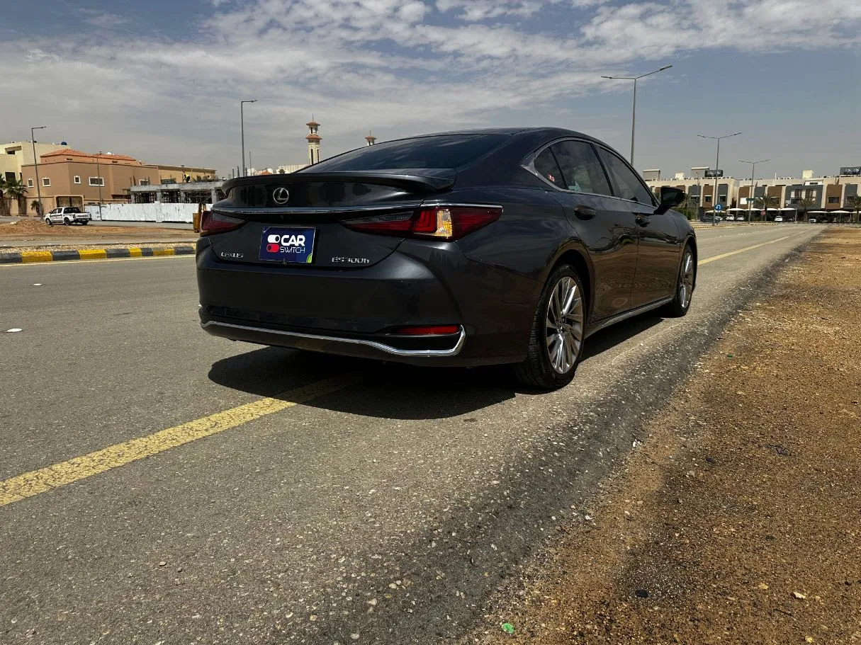 Car image 5
