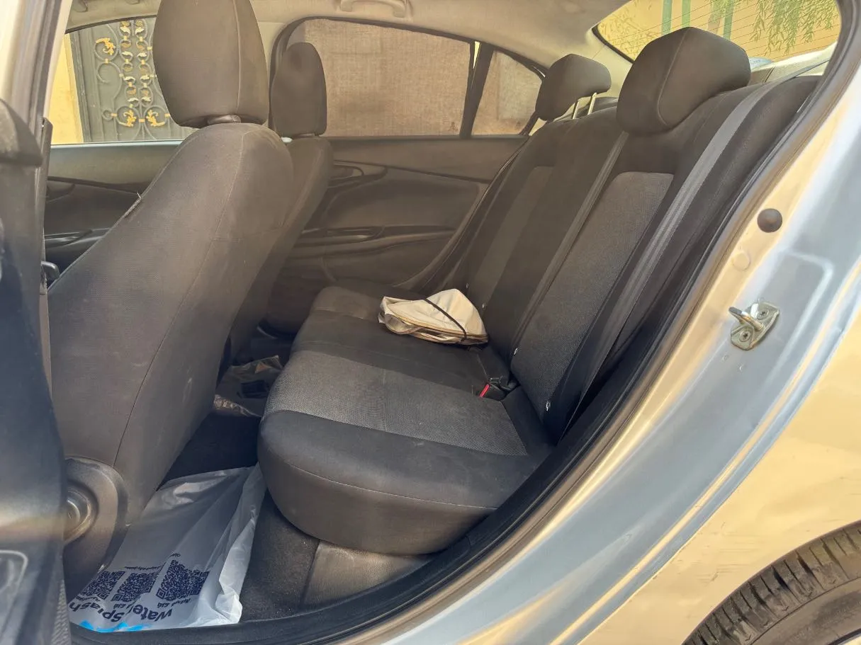 Car image 14