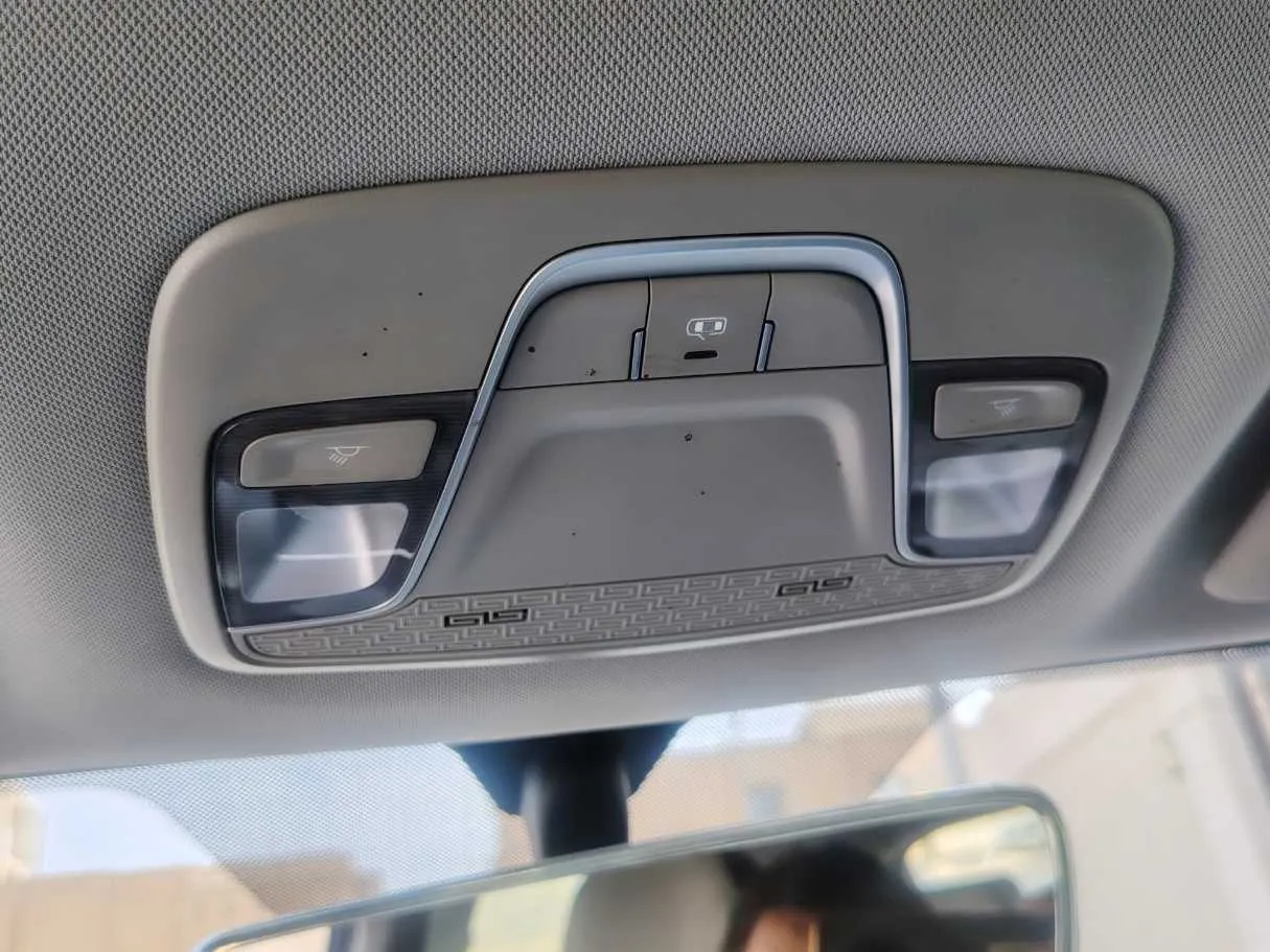 Car image 24