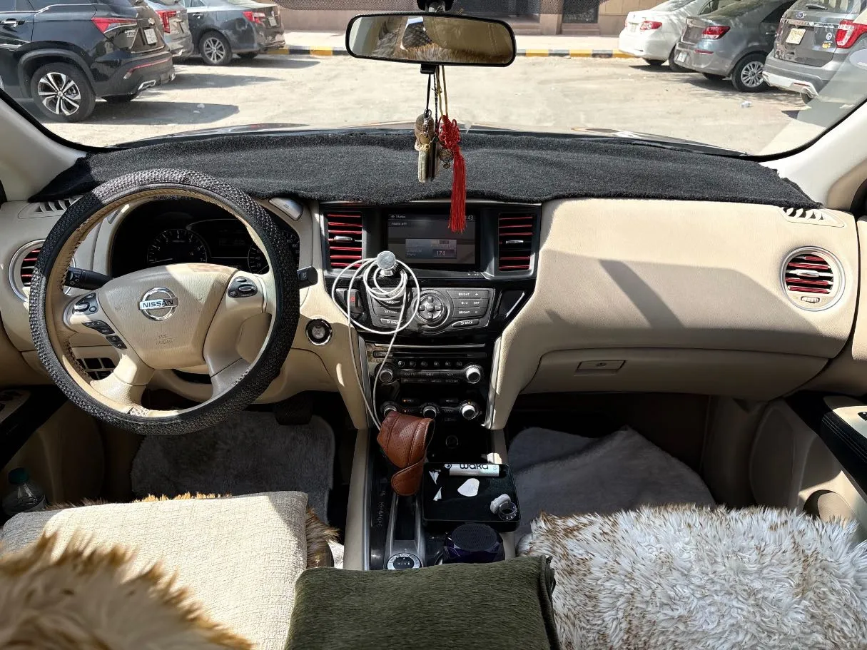 Car image 18