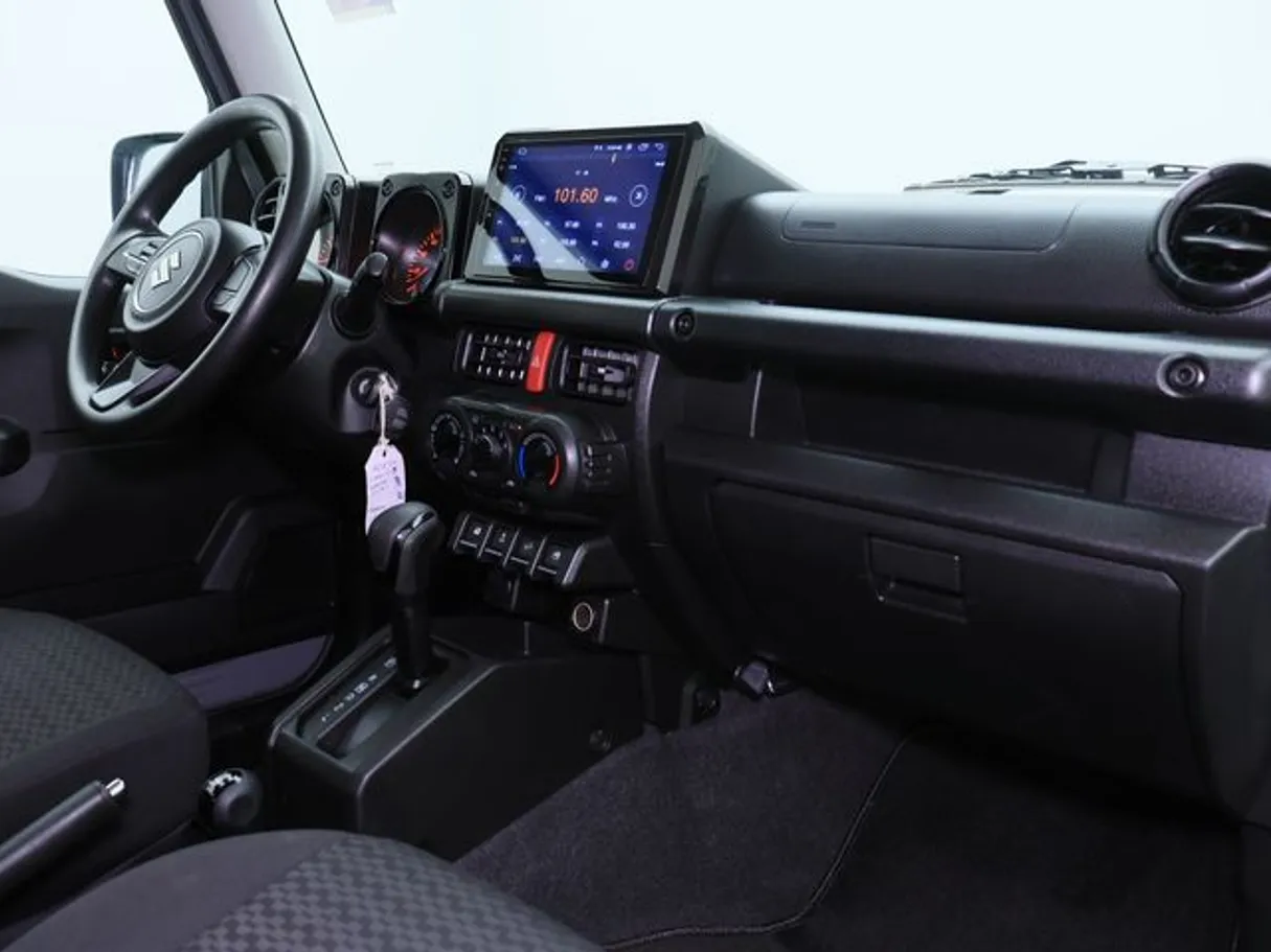 Car image 9