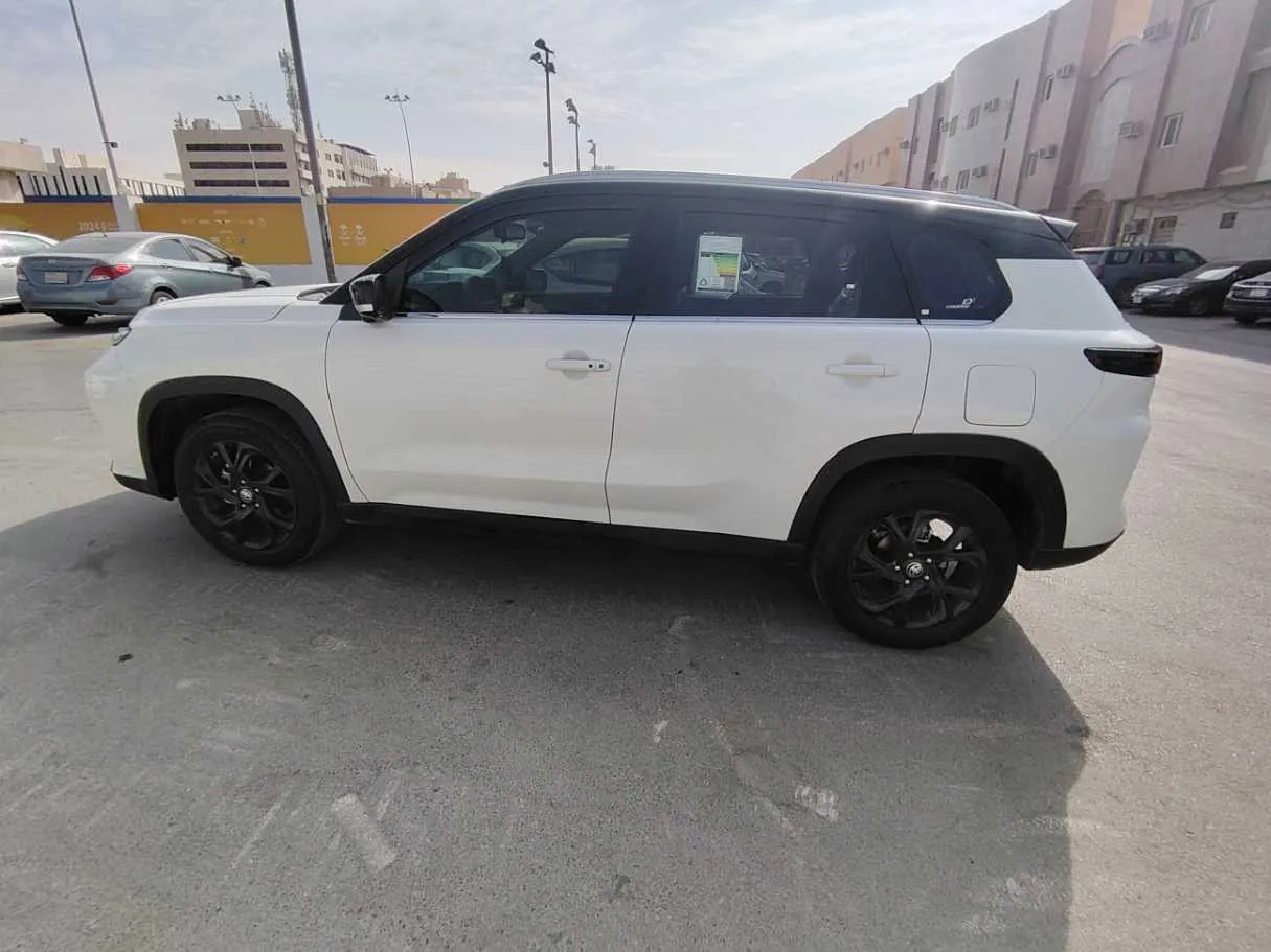 Car image 8