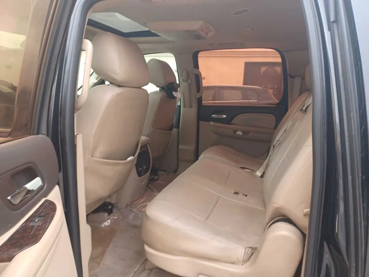 Car image 16