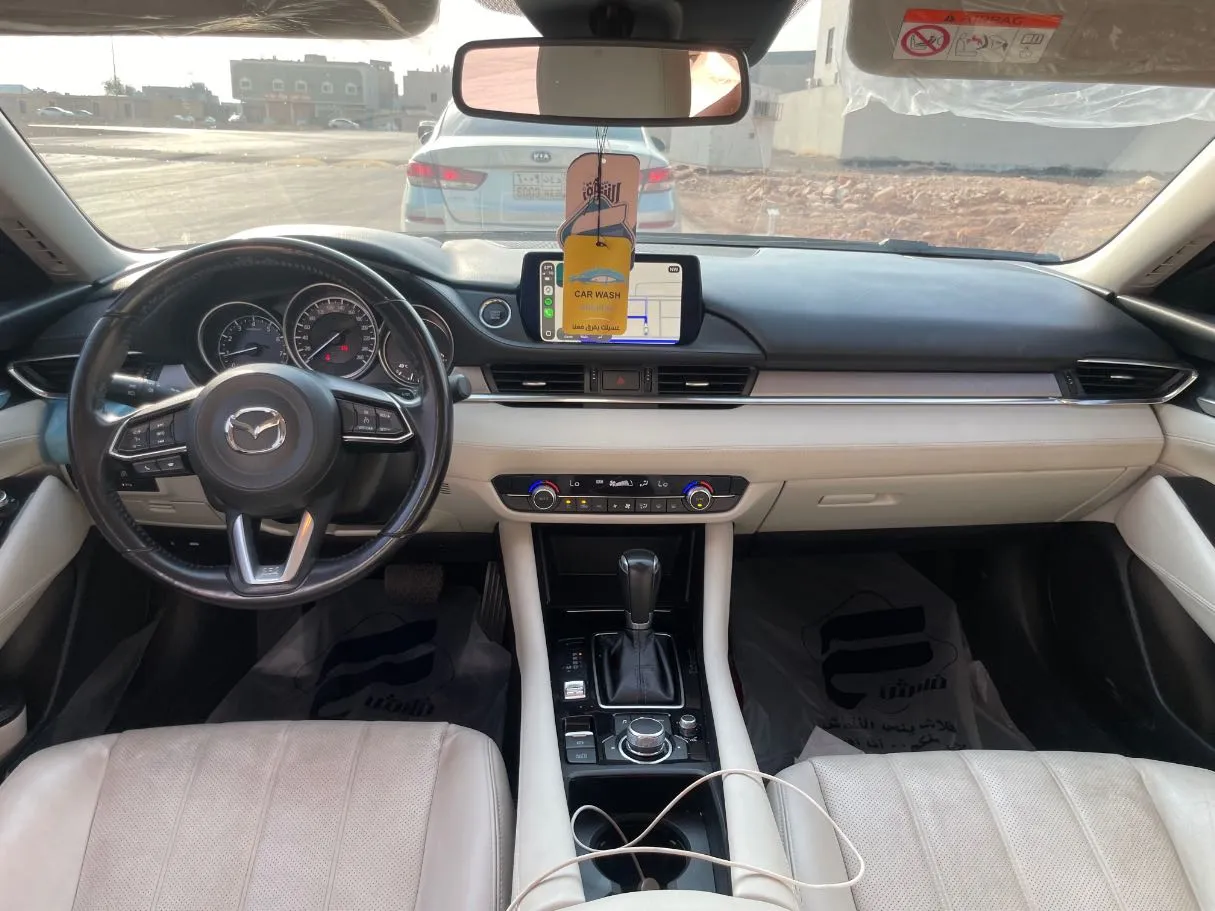 Car image 17