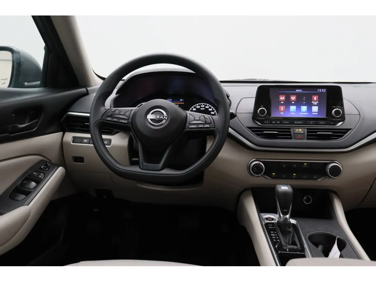 Car image 15