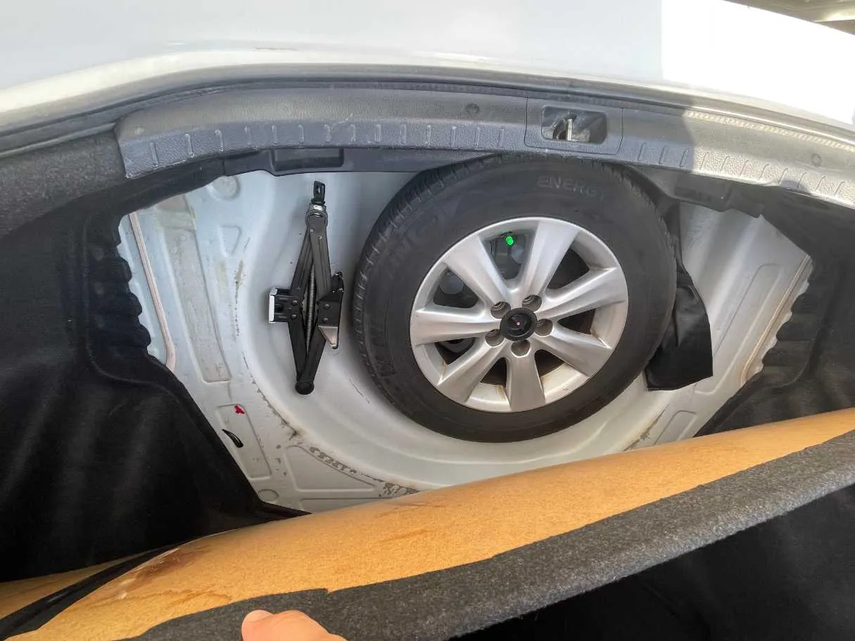 Car image 32