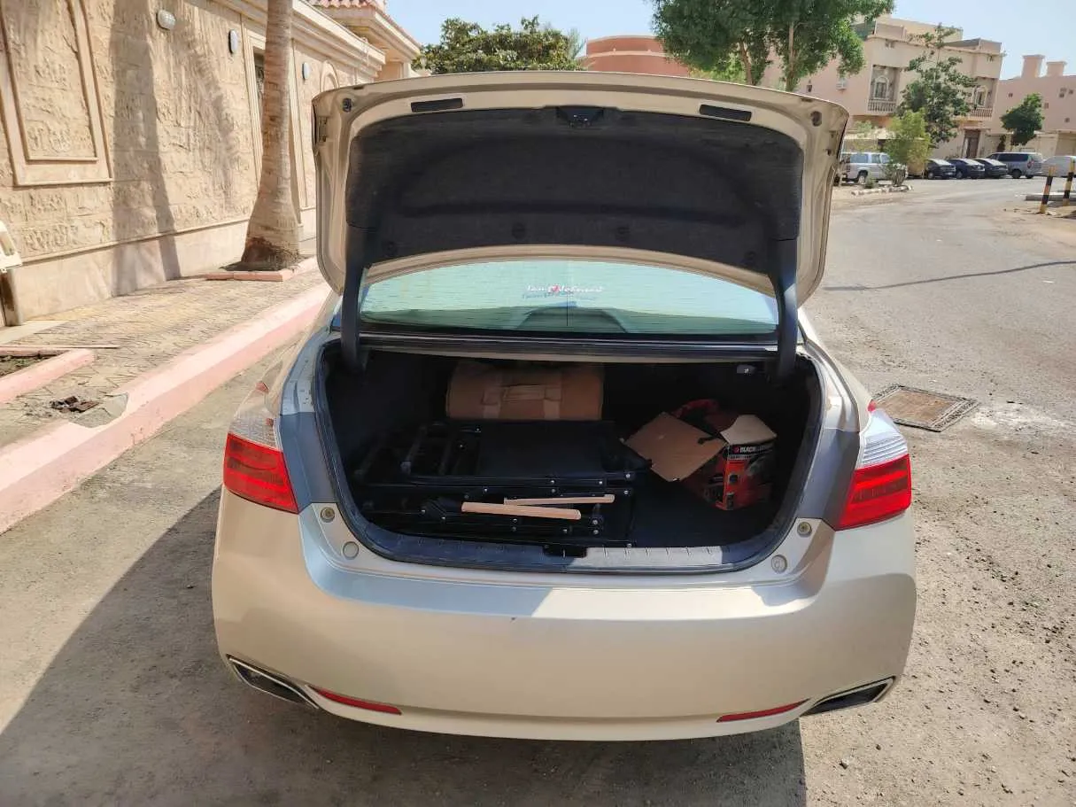 Car image 30