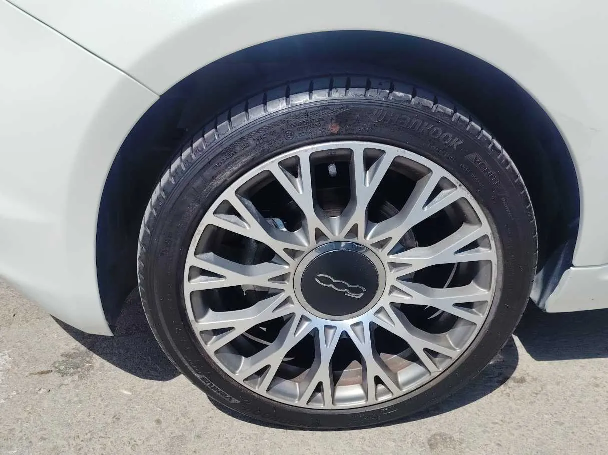 Car image 10