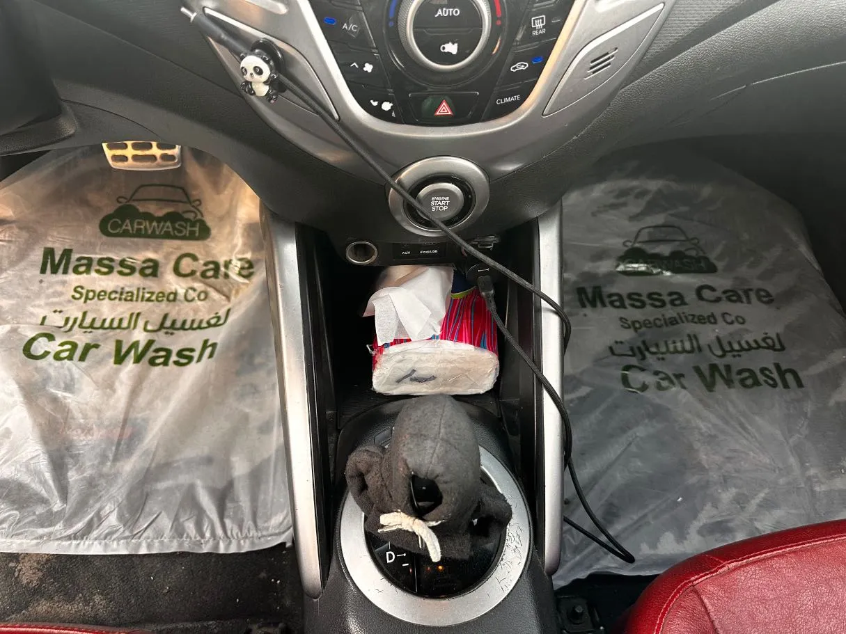 Car image 14
