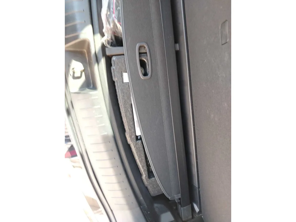 Car image 32
