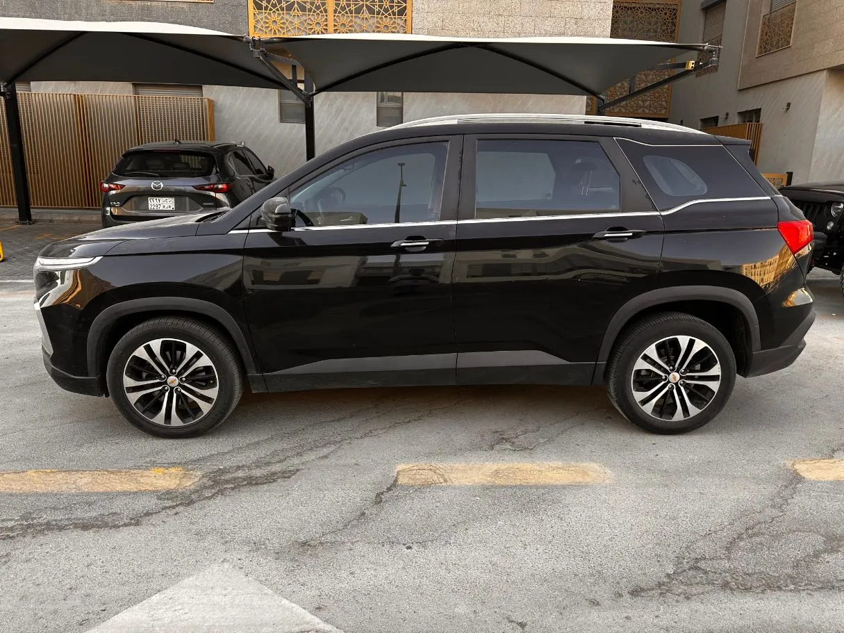 Car image 8