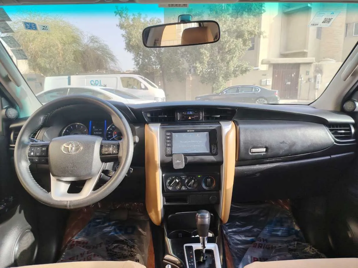Car image 16