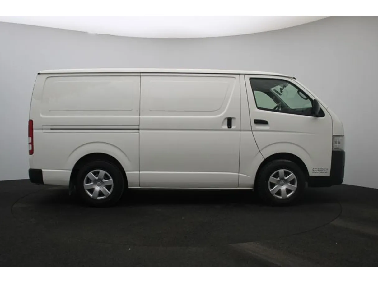 Car image 13