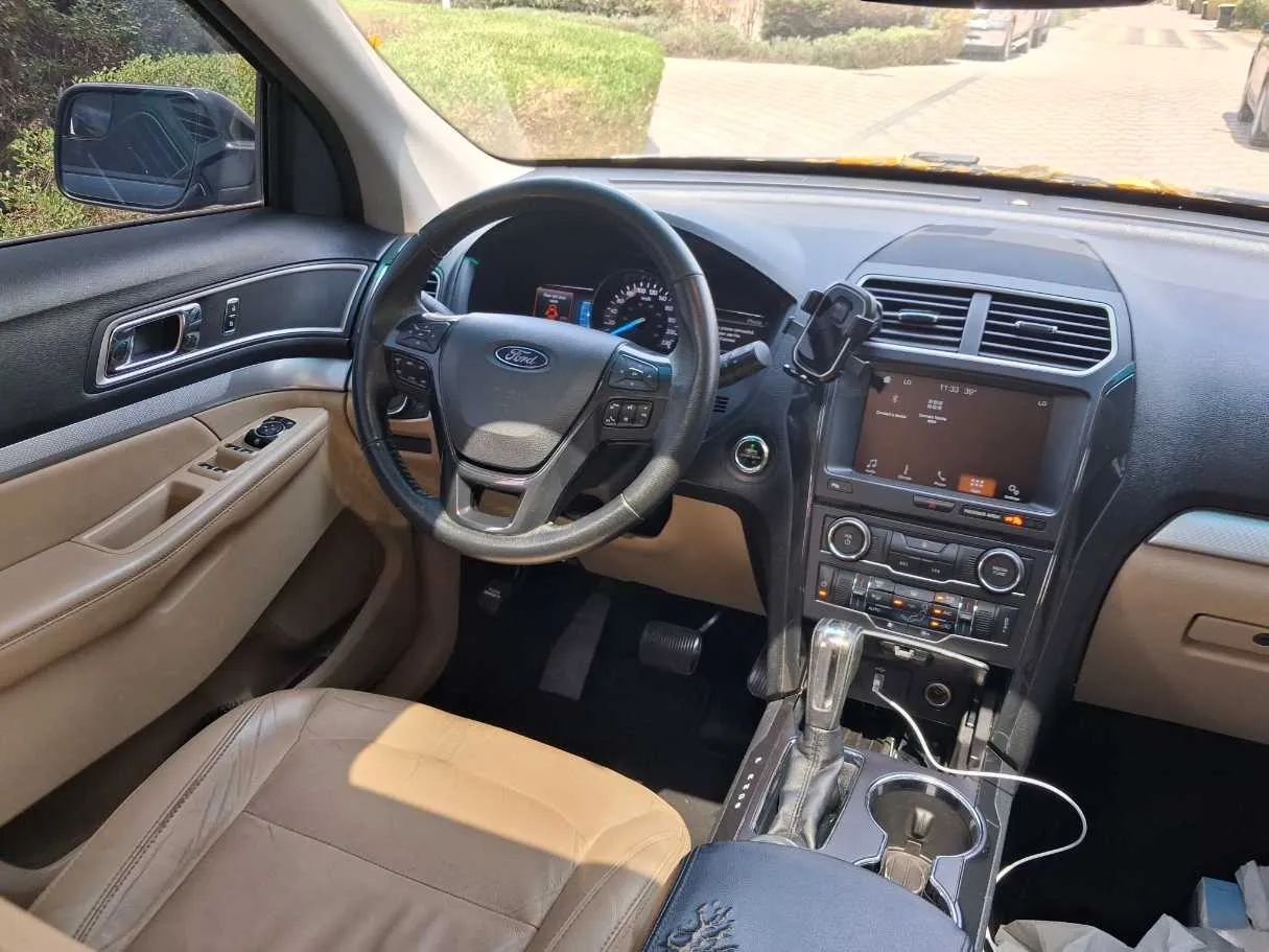 Car image 17