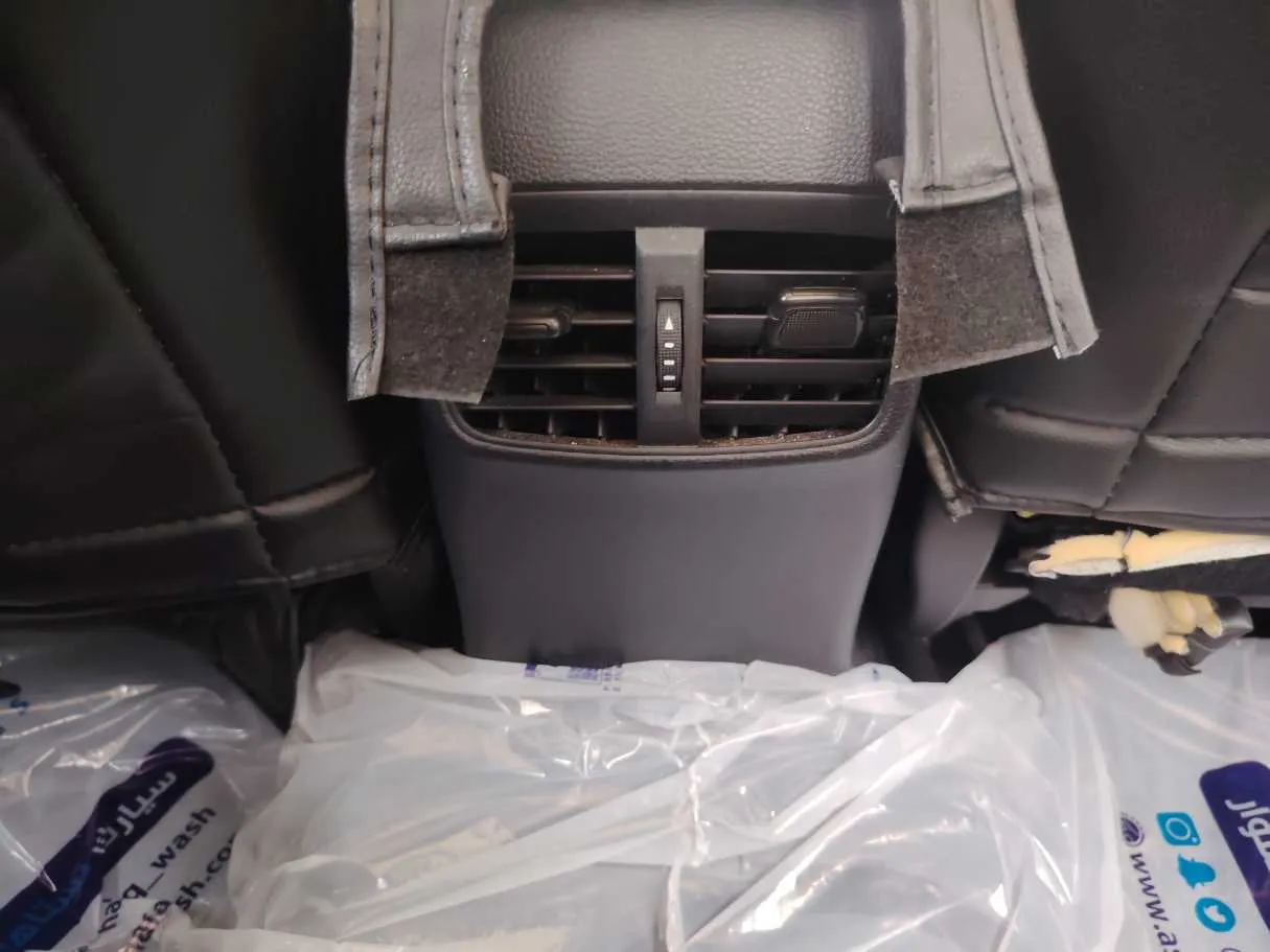 Car image 24