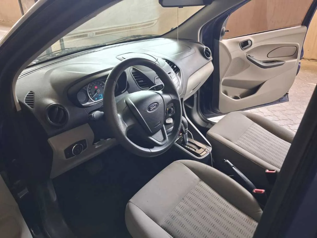 Car image 8