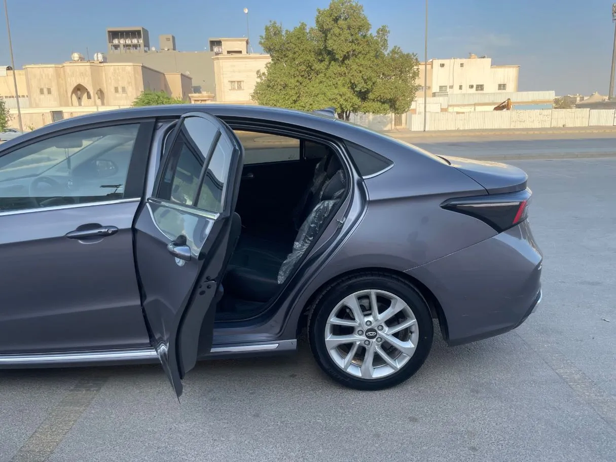 Car image 15