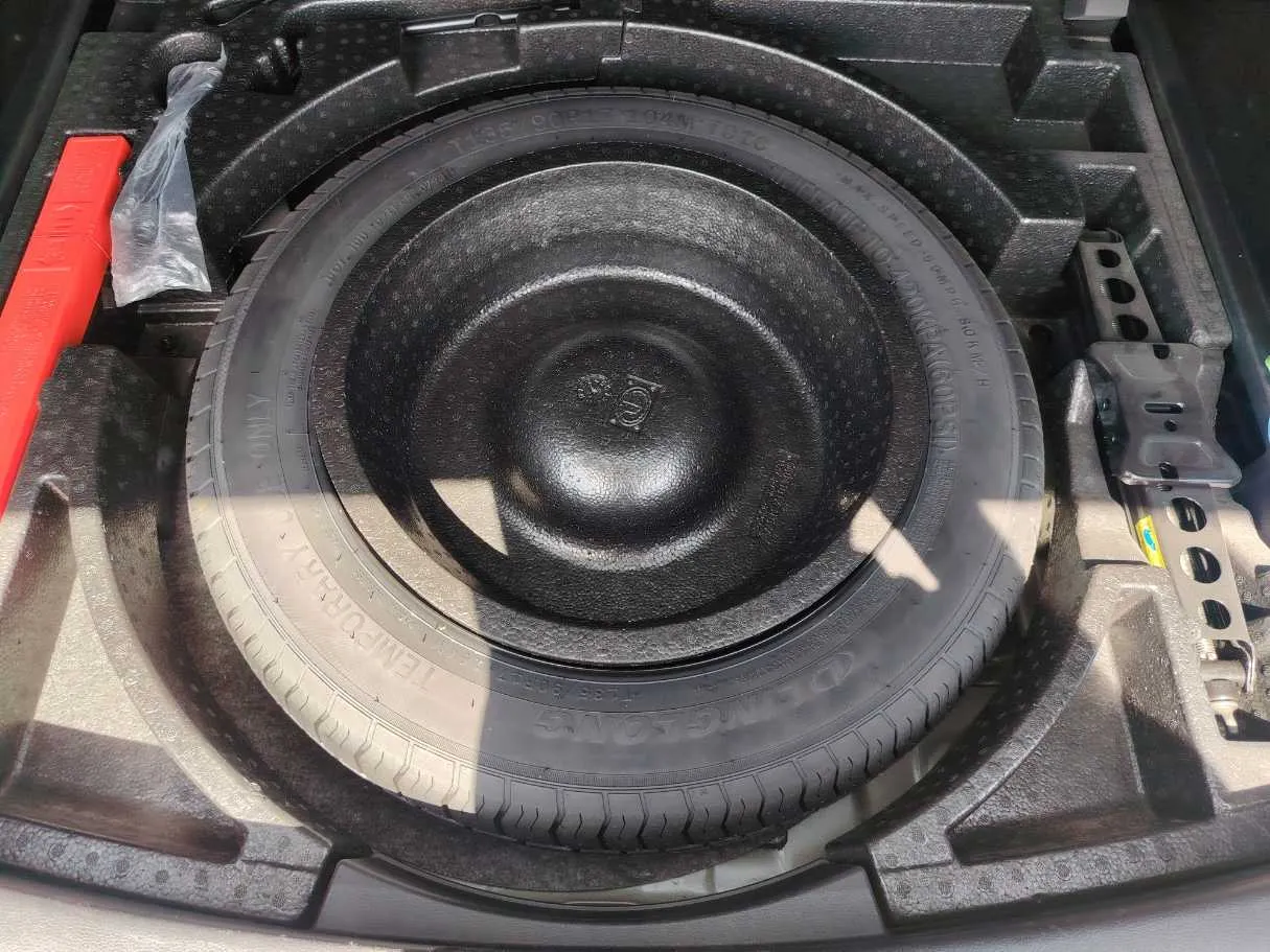 Car image 30