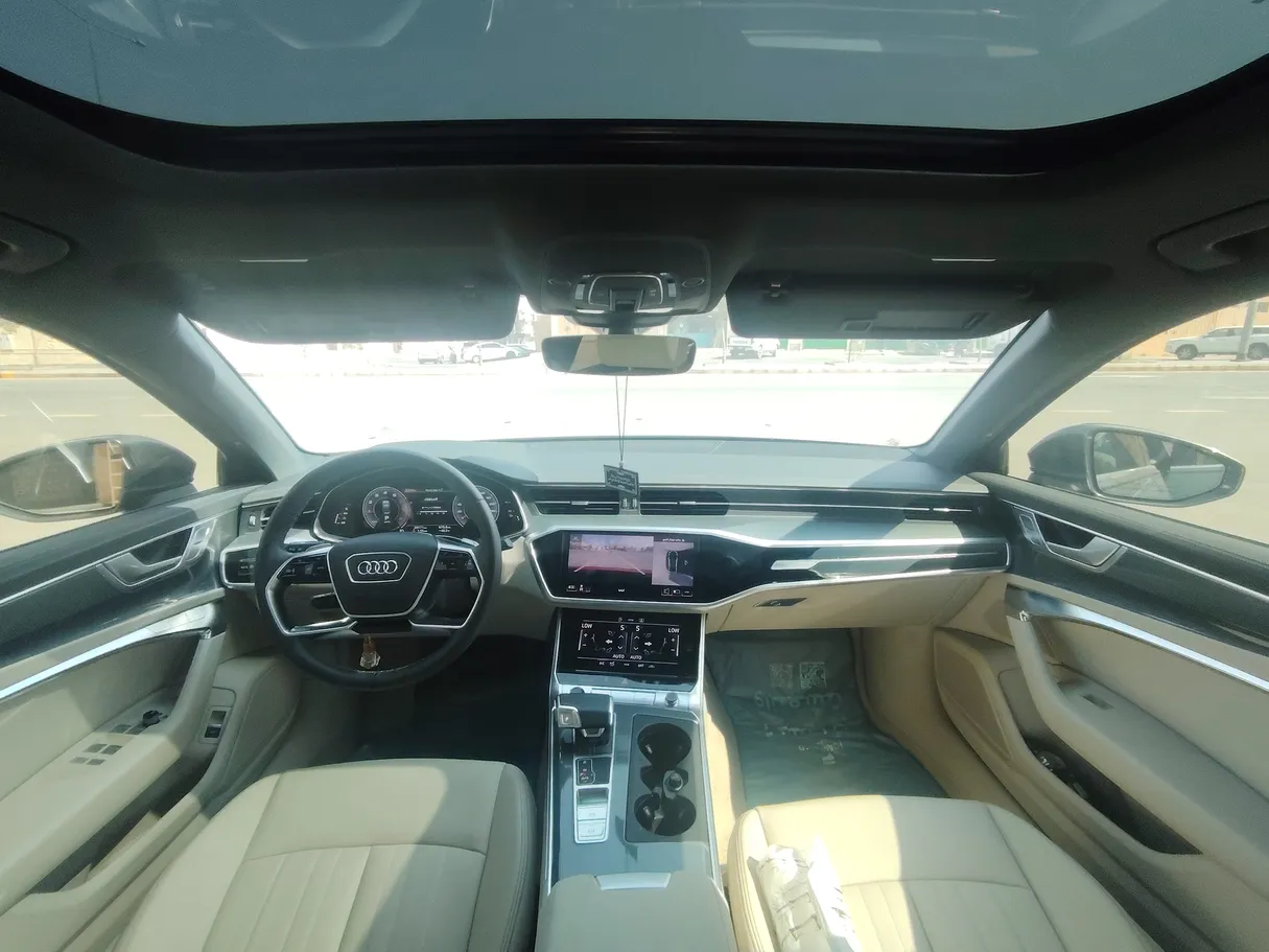 Car image 19