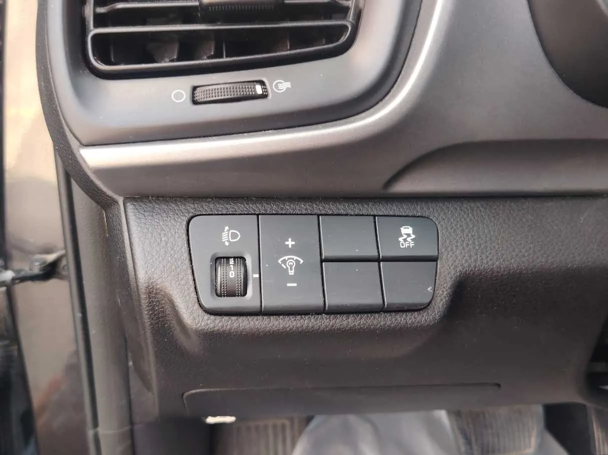 Car image 28