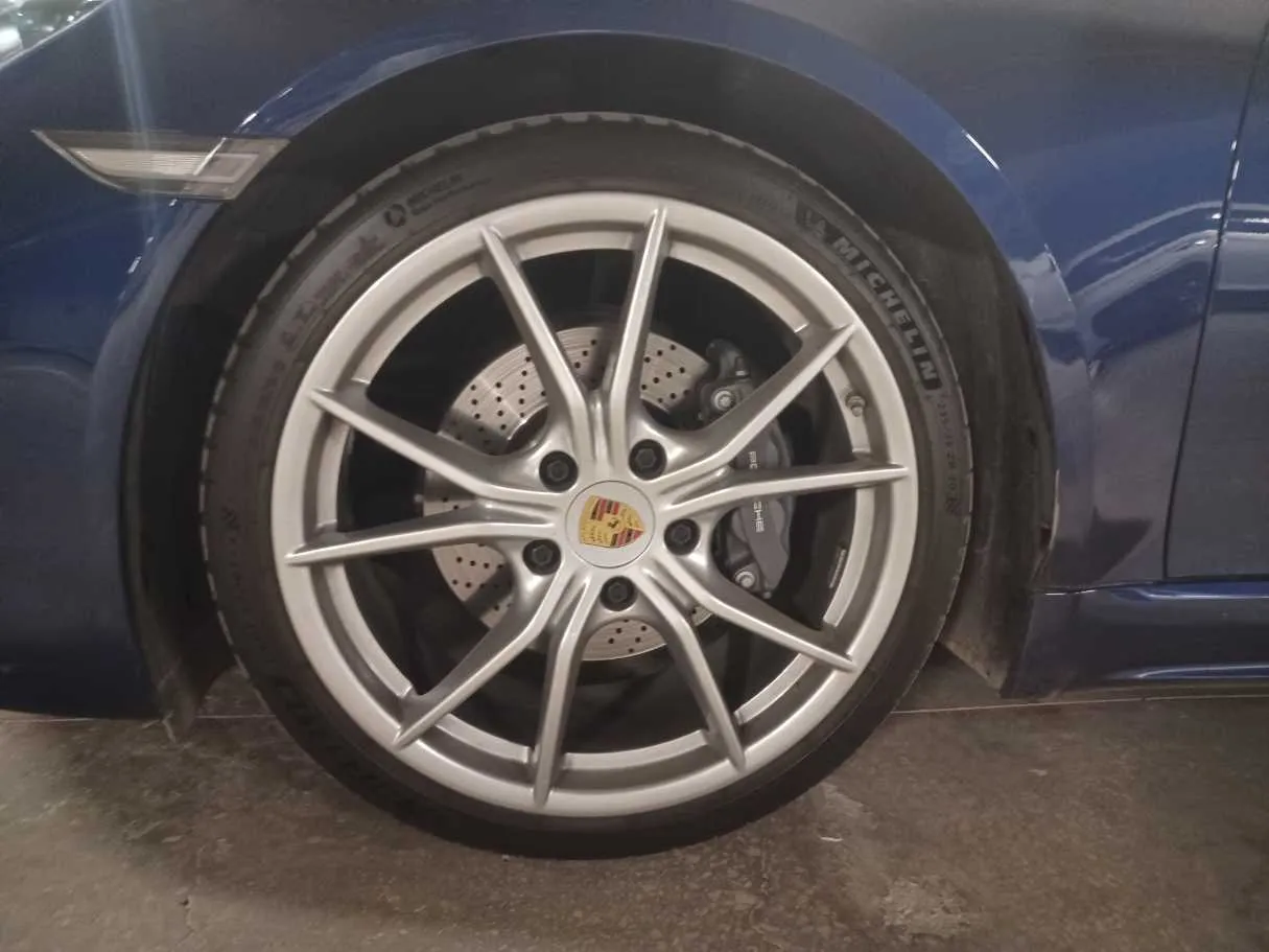 Car image 10