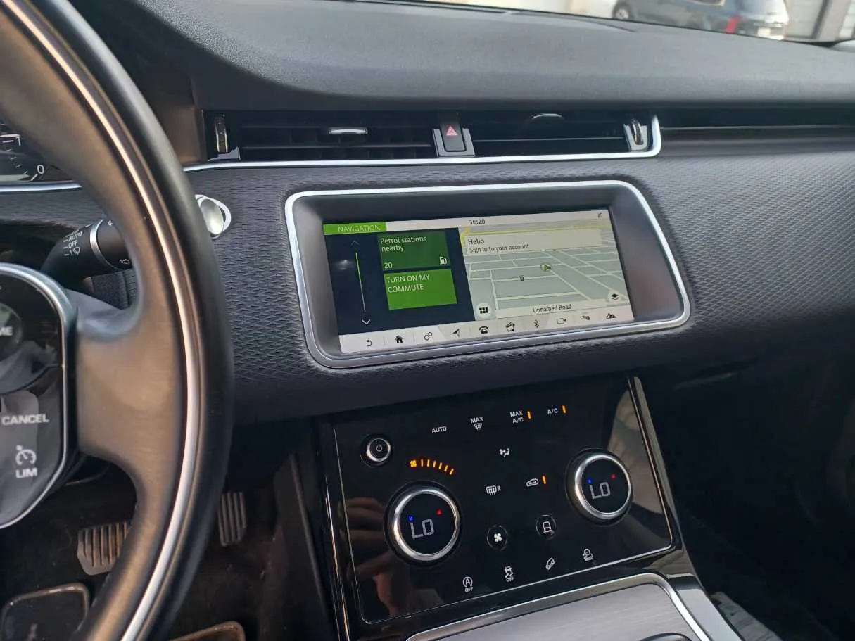 Car image 18