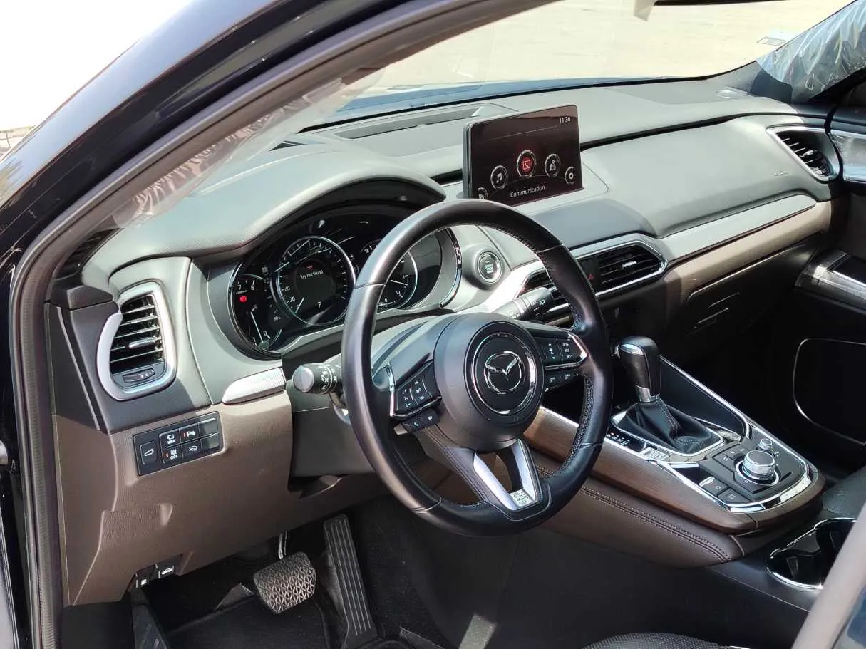 Car image 13