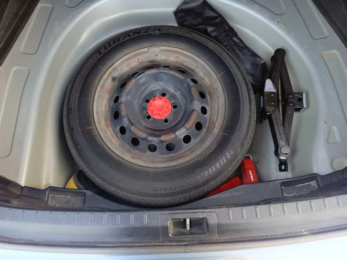 Car image 27