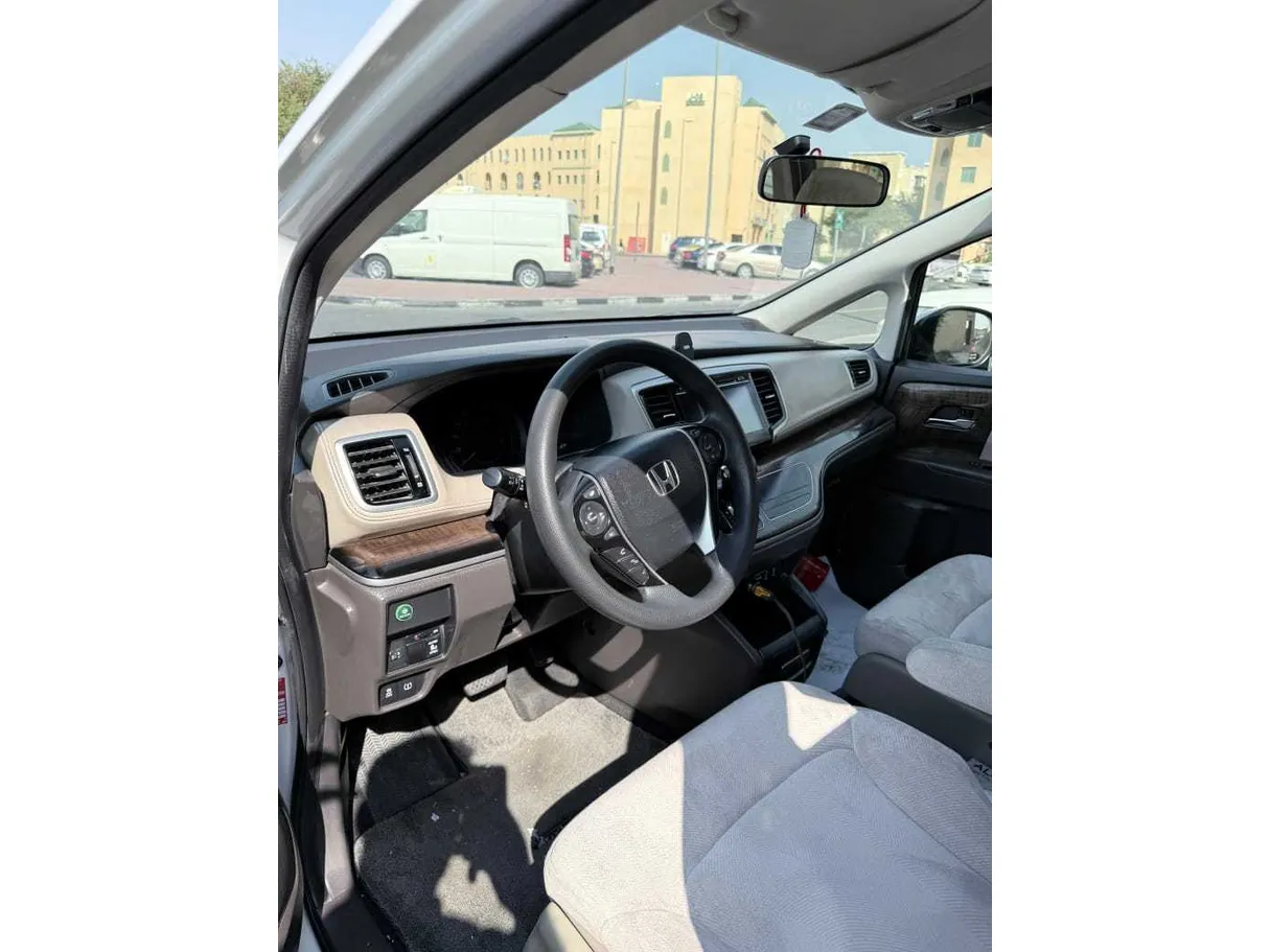 Car image 6